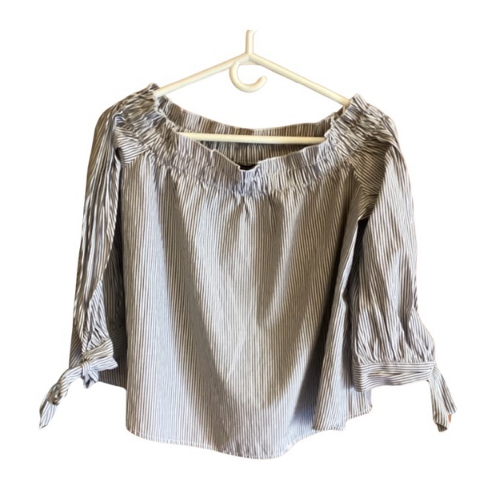 American Eagle Outfitters Off-Shoulder Top
